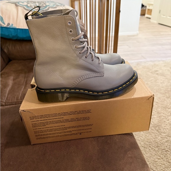 Dr Martens 1460 Pascal Grey New Boots - Picture 2 of 6